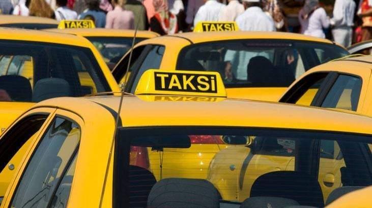 <p>Sarı renkli taksiler, &ouml;zellikle b&uuml;y&uuml;k şehirlerde uzun bir tarihi ve k&uuml;lt&uuml;rel bağa sahiptir. &Ouml;rneğin New York City'de sarı renk, şehirle &ouml;zdeşleşmiş ve tarih boyunca taksi hizmetini temsil etmiştir.</p>

<p>&nbsp;</p>
