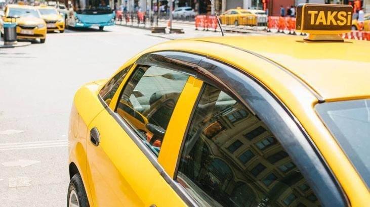 <p>Taksilerin sarı olması, sadece işlevsel bir tercih değil, aynı zamanda k&uuml;lt&uuml;rel, psikolojik ve pazarlama fakt&ouml;rleriyle de yakından ilişkilidir. Aynı zamanda sarıı renk, pozitif bir atmosfer oluşturabilir ve insanlara enerji verebilir.</p>

<p>&nbsp;</p>
