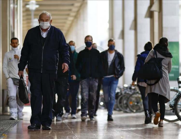 <p>Diğer yandan nüfus yoğunluğu en az olan il ise bir önceki yılda olduğu gibi, kilometrekareye düşen 12 kişi ile Tunceli oldu. Tunceli'yi, 19 kişi ile Ardahan ve 21 kişi ile Erzincan izledi.</p>

