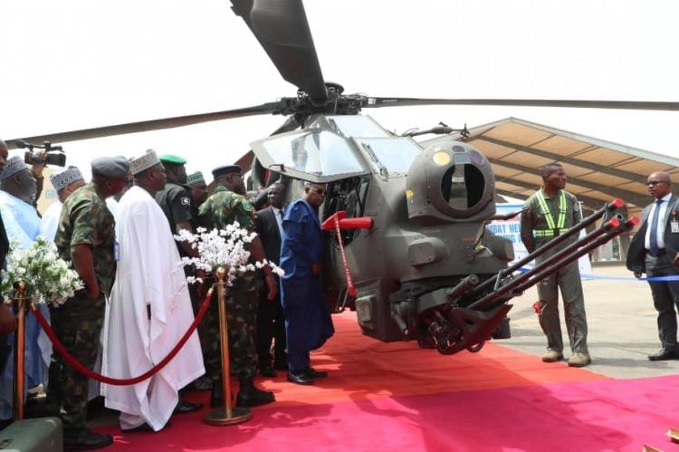 <p>Shettima, törende yaptığı konuşmada, Devlet Başkanı Bola Ahmed Tinubu'nun yeni alınan helikopterlerin konuşlandırılmasının hem ülke içinde hem de Batı Afrika bölgesinde güvenlik sorunlarının çözümüne önemli katkı sağlayacağına yönelik inancını dile getirdiğini aktardı.</p>
