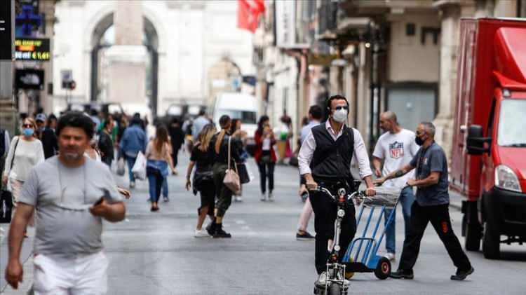<p>25. sırada<br />
<br />
İtalya</p>
<p>58,870,762</p>