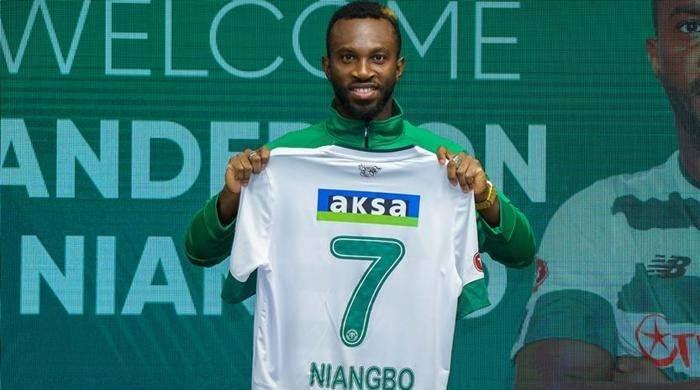 <p>ANDERSON NIANGBO --> KONYASPOR </p>

<p>Konyaspor; kariyerinde RB Salzburg, KAA Gent, Sturm Graz, Aktobe formaları da giyen 24 yaşındaki Fildişili orta saha Anderson Niangbo ile sezon sonuna kadar sözleşme imzalandığını açıkladı.</p>
