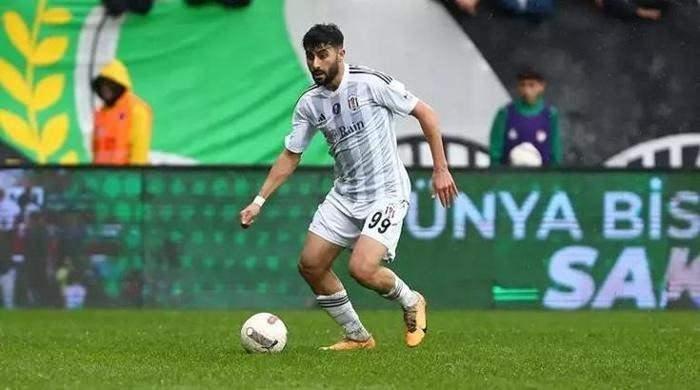 <p>EMRECAN BULUT --> ÜMRANİYESPOR </p>
<p>Transfer çalışmalarını sürdüren Beşiktaş'ta bir ayrılık yaşandı. Sezon başında Somaspor'dan 200 bin euro bedelle transfer edilen Emrecan Bulut, sezon sonuna kadar Ümraniyespor'a kiralandı. Beşiktaş'tan yapılan açıklamada, "Profesyonel futbolcularımızdan Emrecan Bulut, 2023-24 sezonu sonuna kadar Ümraniyespor’a geçici transfer olmuştur. Emrecan Bulut’a yeni kulübünde başarılar diler, kamuoyunun bilgisine sunarız" ifadeleri yer aldı.</p>