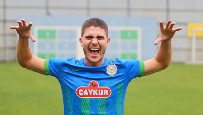 <p>OSCAR PINCHI --> RACING FERROL </p>
<p>Trendyol Süper Lig’in ekiplerinden Çaykur Rizespor, 10 Ağustos 2023 tarihinde İspanya takımlarından Las Palmas’tan Oscar renklerine bağladığı forvet oyuncusu Oscar Pinchi’yi kiralık olarak gönderdi. Yeşil-mavililerden konuyla ilgili yapılan açıklamada, "Profesyonel futbolcumuz Oscar Pinchi, sezon sonuna kadar İspanya’nın Racing Ferrol, takımına kiralanmıştır. Oscar Pinchi’ye, Racing Ferrol forması ile başarılar diliyoruz" denildi. Oscar Pinchi, Rizespor formasıyla 13 karşılaşmaya çıktı.</p>