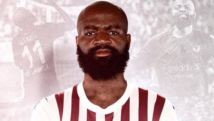 <p>DİDİER LAMKEL ZE --> METZ </p>
<p>Hatayspor, tecrübeli oyuncunun transferini resmen duyurdu. Akdeniz ekibinden yapılan açıklamada, "Futbolcumuz Didier Lamkel Ze’nin, kiralama bedeli alınarak, sezon sonuna kadar geçici transferi konusunda Fransa Ligue 1 ekiplerinden Fc Metz takımıyla anlaşmaya varılmıştır. Yapılan anlaşmaya göre Fc Metz kulübünün satın alma opsiyonu bulunmaktadır. Didier Lamkel Ze’ye emekleri için teşekkür eder, yeni kulübünde başarılar dileriz" ifadelerine yer verildi.</p>