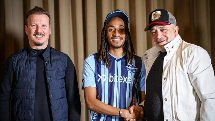 <p>BREYTON FOUGEU --> ADANA DEMİRSPOR </p>
<p>Adana Demirspor, Olympique Lyon'un 20 yaşındaki Fransız golcüsü Breyton Fougeu ile 2.5 + 1 yıllık sözleşme imzaladı. Adana ekibinden transferle ilgili yapılan açıklamada, "Kulübümüz, Olympique Lyon takımından Breyton Fougeu ile 2.5 + 1 yıllık sözleşme imzalamıştır. Fougeu'a 'Ailemize hoş geldin' diyor; Yukatel Adana Demirsporumuz ile başarılar diliyoruz" denildi.</p>