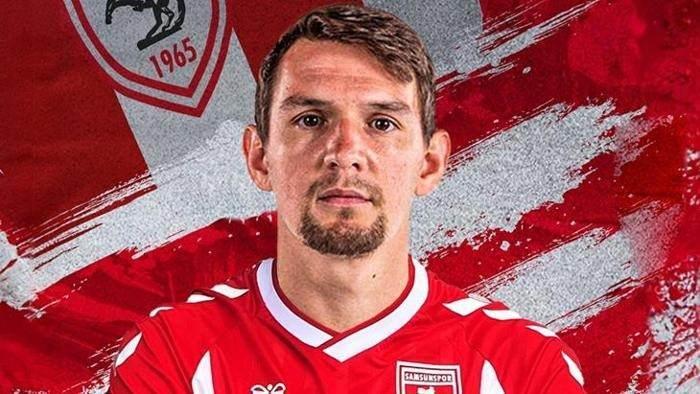 <p>BENITO RAMAN --> SAMSUNSPOR </p>
<p>Samsunspor, Benito Raman’ı kadrosuna kattığını açıkladı. Karadeniz ekibinden yapılan açıklamada, "2023-2024 sezonu ara transfer döneminde Teknik Direktörümüz Markus Gisdol'ün listesinde ilk sırada bulunan RSC Anderlecht ekibinde forma giyen Belçikalı santrafor Benito Dirk Raman ile 2.5 yıllık anlaşmaya varılmıştır." ifadeleri kullanıldı.</p>