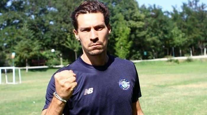 <p>BENJAMIN STAMBOULI --> SÖZLEŞME FESİH </p>
<p>Adana Demirspor, orta saha oyuncusu Benjamin Stambouli'nin sözleşmesinin karşılıklı anlaşılarak feshedildiğini duyurdu. Kulüpten yapılan açıklamada, "Profesyonel futbolcumuz Benjamin Stambouli'nin, babasının vefatı sonrasındaki süreçte ailesinin yanında olması talebi neticesinde oyuncumuzla beraber aldığımız karar doğrultusunda karşılıklı anlaşarak yollarımızı ayırmış bulunuyoruz. Stambouli'ye kulübümüze verdiği hizmetlerden dolayı teşekkür eder, bundan sonraki kariyerinde başarılar dileriz" denildi.</p>