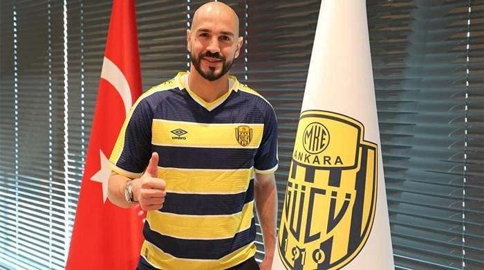 <p>RICCARDO SAPONARA --> ANKARAGÜCÜ </p>
<p>Ankaragücü, İtalya Serie A ekibi Hellas Verona'dan Riccardo Saponara'yı kadrosuna kattığını açıkladı. İtalyan oyuncu ile 1.5 yıllık sözleşme imzalandığı duyuruldu. </p>