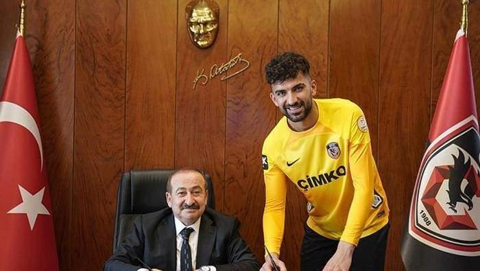 <p>HALİL BAĞCI --> GAZİANTEP FK </p>

<p>Gaziantep Futbol Kulübü, son olarak HJK Helsinki forması giyen genç kaleci Halil Bağcı ile 2.5 yıllık sözleşme imzaladı.</p>
