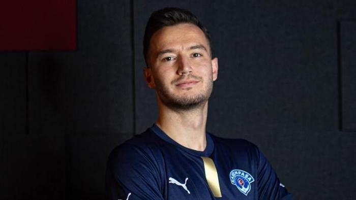 <p>OĞULCAN ÇAĞLAYAN --> KASIMPAŞA </p>
<p> </p>
<p>Kasımpaşa, Gaziantep FK ile yollarını ayıran 27 yaşındaki futbolcu Oğulcan Çağlayan’ı 2,5 yıllığına kadrosuna kattı. İstanbul ekibi, 27 yaşındaki futbolcu ile 30 Haziran 2026 tarihine kadar sözleşme imzalandığını Türkiye Futbol Federasyonu’na (TFF) bildirdi. Daha önce Süper Lig’de Gaziantep, Kayserispor, Kayseri Erciyesspor, Çaykur Rizespor ve Galatasaray'da toplam 140 maça çıkan Oğulcan, 14 kez gol sevinci yaşadı.</p>