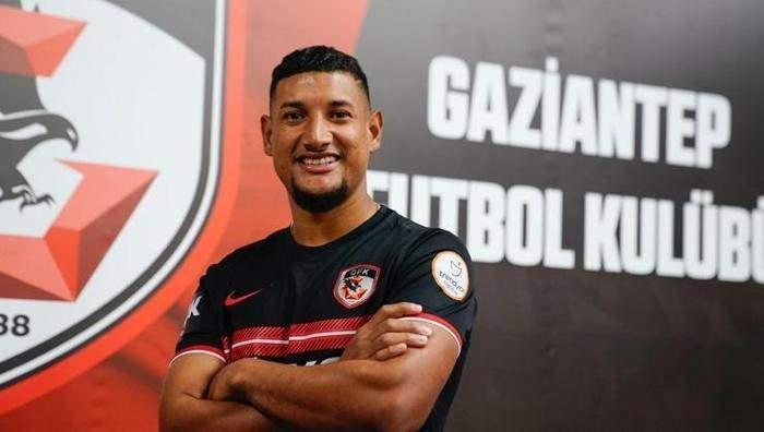 <p>BRYAN ACOSTA (ORTA SAHA) PORTLAND-->GAZİANTEP FK </p>

<p>Güneydoğu ekibi son olarak ABD'de Portland forması giyen Honduraslı orta alan oyuncusu Bryan Acosta'yı renklerine bağladı.</p>
