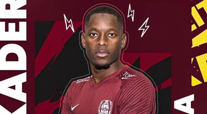 <p>KADER KEİTA --> CLUJ </p>
<p>Sivasspor’da beklenilen performansı veremeyen ve forma şansı bulamayan genç oyuncu Kader Keita ile yollar ayrıldı. Keita'nın yeni takımı da belli oldu. Romanya takımlarından CFR Cluj, 23 yaşındaki futbolcuyla anlaşmaya varıldığını duyurdu. Cluj’den yapılan açıklamada, "Hoş geldin Kader Keita. CFR 1907 Cluj ve Sivasspor, Kader Keita'nın transferi konusunda anlaşmaya vardı" denildi.</p>