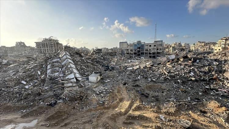 <p>Haaretz gazetesi, Gazze Şeridi'nde 4 ayı aşkın süredir devam eden İsrail saldırılarının neden olduğu büyük yıkımın boyutunu ortaya koyan görüntüleri "daha çok atom bombası atılmasının ardından oluşan görüntüler" olarak nitelendirdi.</p>
