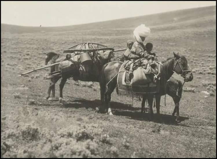 <p>Sabah'ın aktarımına göre, Türk boylarının yaşamına dair fotoğrafların yer aldığı albüm ortaya çıktı.</p>