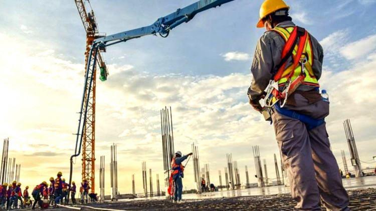 <p><strong>Türkiye’de 700 bine yakın kamu işçisi bulunuyor.</strong></p>
<p> </p>
<p>Bir emekliye düşen çalışan sayısı Eylül 2023 verilerine göre 1,71’e indi.</p>