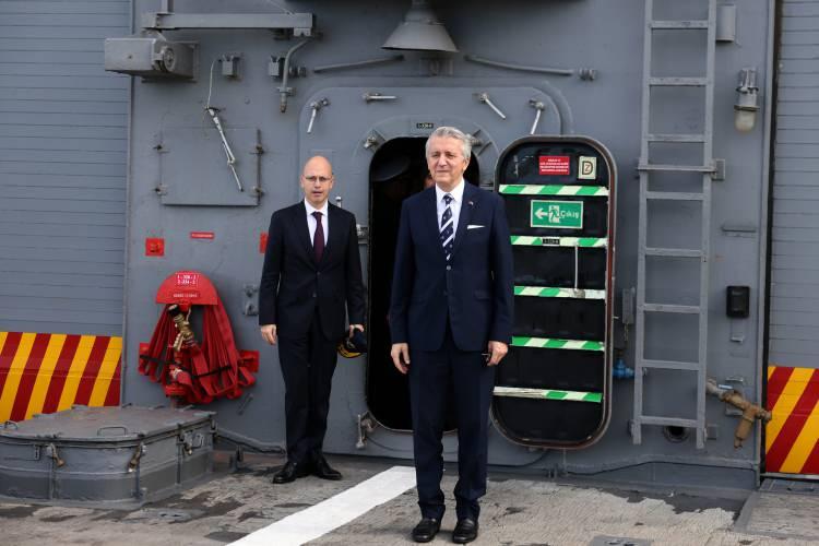 <p>Türk Deniz Kuvvetlerine ait "TCG Gediz" isimli fırkateyn, NATO görevi kapsamında Yunanistan'ın Pire Limanı'na geldi.</p>
