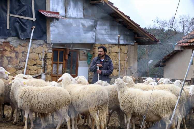 <p>Gökköz, AA muhabirine yaptığı açıklamada, çocukluğundan bu yana kendi işini yapmanın hayalini kurduğunu söyledi.</p>
