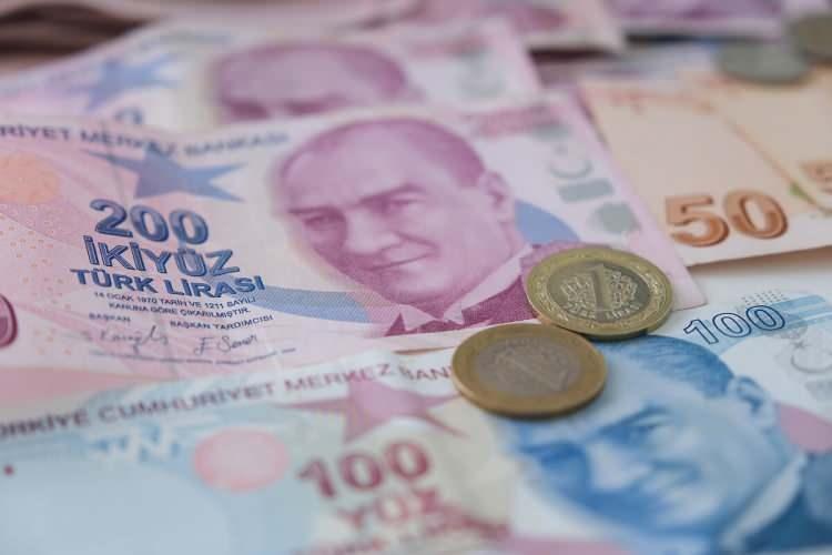 <p>İş kazası ve meslek hastalığı dolayısıyla sürekli iş göremezlik geliri alanlara, gelir bağlanmasına esas olan sürekli iş göremezlik derecesi oranında bayram ikramiyesi ödeniyor. Meslekte kazanma gücü kayıp oranı yüzde 25 olanlara 750 lira, yüzde 45 olanlara 1350 lira ikramiye ödenecek.</p>