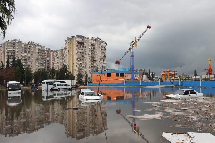 <p><span style="color:#FF0000"><strong>1 KİŞİ ÖLDÜ, 989 KİŞİ TAHLİYE EDİLDİ</strong></span></p>
<p> </p>