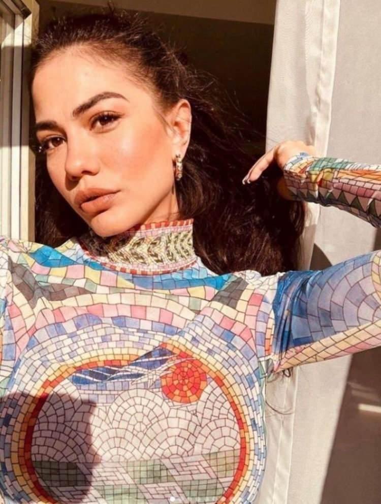 <p>Özdemir, son olarak 16.2 milyon takipçisi bulunan Instagram sayfasından yayınladığı bir fotoğrafa gündeme geldi.</p>