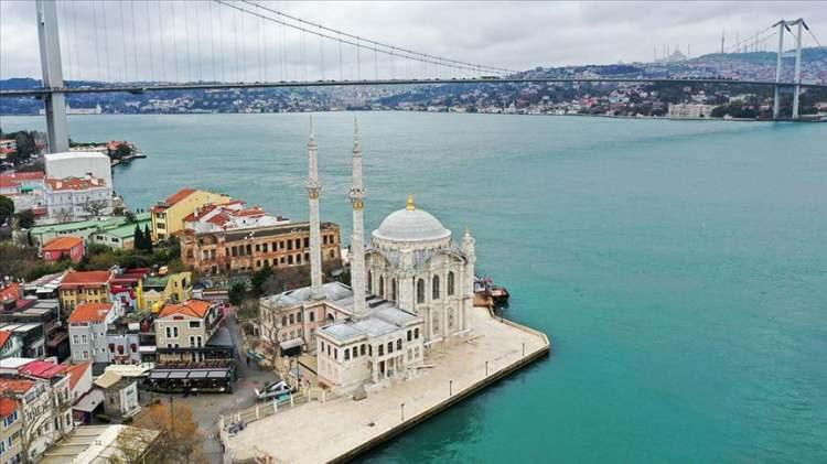 <p>İstanbul 2023′te en çok uluslararası turistin geldiği şehir oldu</p>

