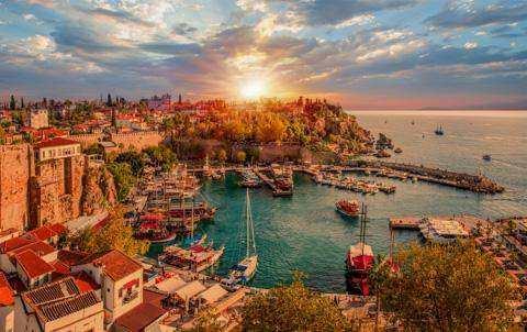 <p>4- Antalya, Türkiye</p>
