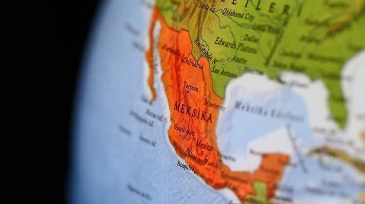 <p>MEKSİKA</p>

<p>123,5 milyon nüfusuyla Latin Amerika'nın ikinci büyük ülkesi ve dünyanın en kalabalık İspanyolca konuşulan ülkesi olan Meksika’nın yaşam maliyeti ayda 678 ABD doları veya yaklaşık 13.588 peso seviyesindedir. Az bütçeyle lüks bir yaşam burada mümkündür.</p>
