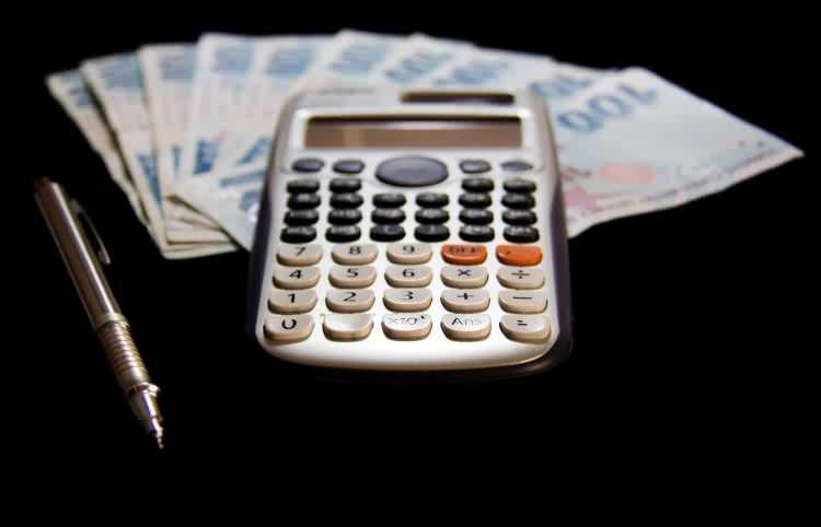 <p><strong>AKBANK-</strong></p>
<p> </p>
<p>Akbank, emekli maaşını Akbank'tan alanlara 10.000 TL' ye varan promosyona ek olarak 2.500 TL chip-para ile birlikte toplamda 12.500 TL ödül fırsatı sunuyor.</p>
<p><strong>Maaş Tutar Aralığı - Toplam promosyon tutarı</strong></p>
<p>- 0 - 3.499 TL - 6.000 TL</p>
<p><br />
- 3.500 TL - 7.499TL - 7.000 TL</p>
<p><br />
- 7.500 TL - 9.999 - 9.000 TL</p>
<p><br />
- 10.000 TL ve üzeri - 10.000 TL</p>