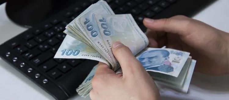 <p><strong>YAPI KREDİ-</strong></p>
<p>Yapı Kredi'de tüm emeklilere 12.000 TL'ye kadar varan nakit promosyon imkanı mevcut.</p>
<p>1 Eylül 2023 – 31 Ocak 2024 tarihleri arasında SGK emekli aylığı üç yıl boyunca Yapı Kredi'den alma taahhüdü veren emekliler 12.000 TL'ye varan nakit promosyon fırsatından yararlanabiliyor.</p>
<p>Promosyon Taahhütnamesi'nin imzalanması sonrasında ek bir koşul olmadan; bir aylık net gelir 3.499 TL'ye kadarsa 4.500 TL; 3.500 TL-7.499 TL arasındaysa 5.250 TL; 7.500 TL- 9.999 TL arasındaysa 6.750 TL; 10.000 TL' nin üzerindeyse 7.500 TL nakit promosyon ödeniyor.</p>
<p> </p>
<p> </p>