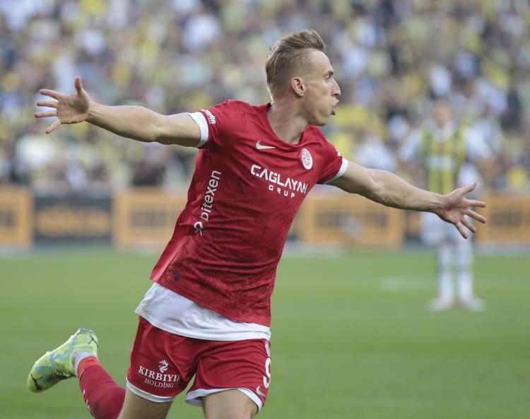 <p>Adam Buksa - Antalyaspor<br />
<br />
10 gol</p>