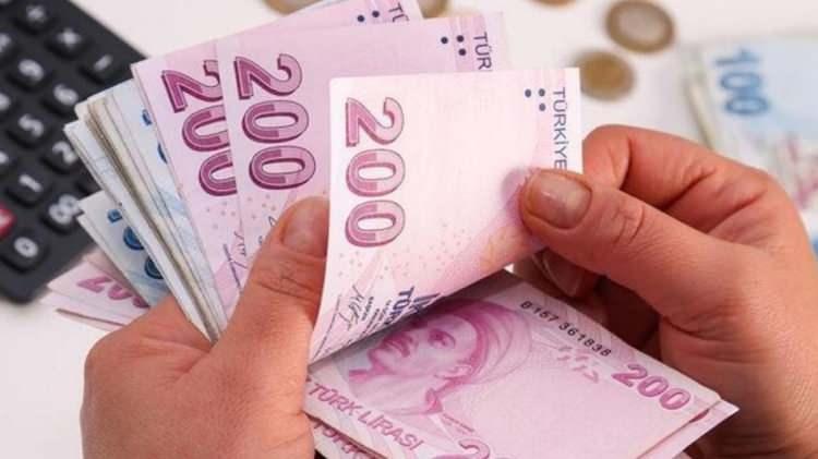 <p><strong>EN DÜŞÜK MEMUR EMEKLİ MAAŞI</strong></p>
<p> </p>
<p>En düşük memur emekli maaşı 14 bin 741 lira oldu.</p>