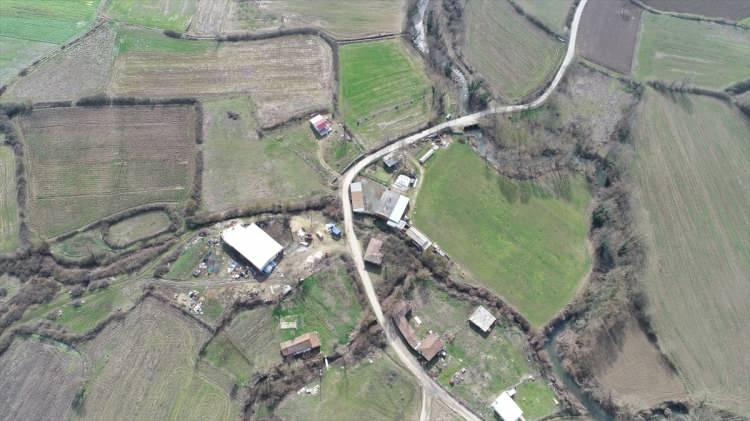 <p>Köyün eski seçmenlerinden olan ve Kazabat'ta büyükbaş hayvancılıkla uğraşan Burhanettin Taşkıran ise memleketini terk etmek zorunda kaldığını, bu seçimde oyunu ikametinin bulunduğu Çan ilçe merkezinde kullanacağını belirtti.</p>
