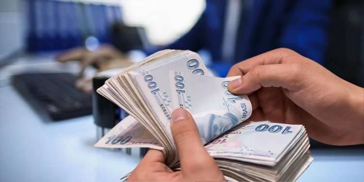 <p><strong>EN DÜŞÜK MEMUR MAAŞI</strong></p>
<p> </p>
<p>2024 yılı için alınan ve açıklanan kararlar doğrultusunda ilk 6 ay için en düşük memur maaşı 32 bin 861 lira oldu.</p>