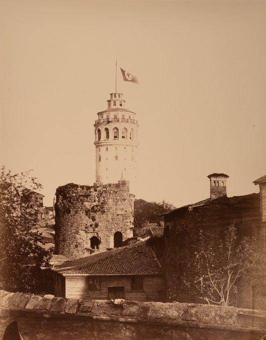 <p><span style="color:rgb(15, 20, 25)">Galata Kulesi'nde Osmanlı bayrağı dalgalanıyor.</span></p>
