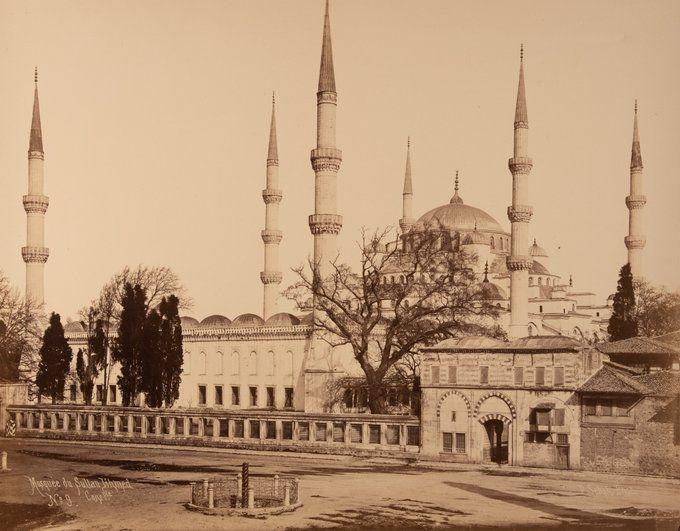 <p>Yılanlı Sütun ve Sultanahmet Camii.</p>
