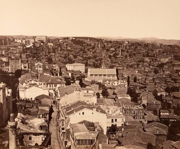 <p>Galata Kulesi'nden inşaatı devam eden Kırım Kilisesi'ne bakış.</p>