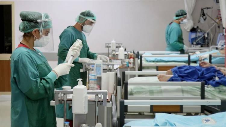 <p>Mutlu olmak için öncelikle sağlıklı olmak gerektiğini düşünenlerin oranı yüzde 68'den yüzde 69,5'e yükseldi. Mutluluğun parada olduğuna inananların oranı da yüzde 4,1'den yüzde 5,3'e çıktı.</p>