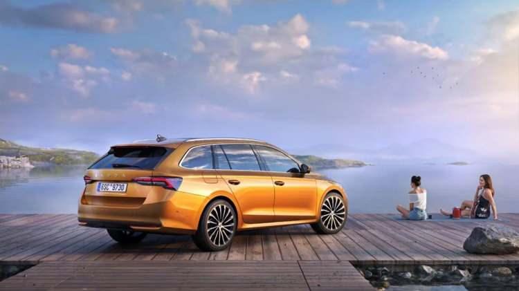 <p>İçten yanmalı motor, elektrik gücüyle destekleniyor. Daha az güç gerektiğinde, 1.5 TSI motorun ACT+ aktif silindir teknolojisiyle iki silindir kapatılarak yakıt tüketimi daha da düşüyor.</p>