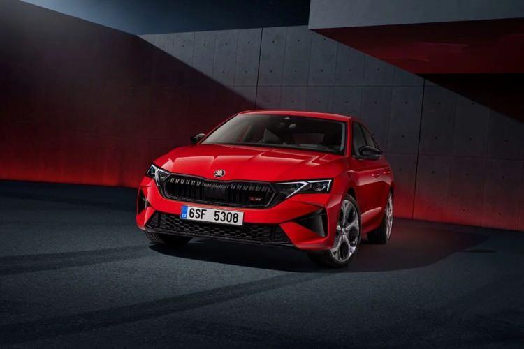 <p><strong>OCTAVİA RS DAHA DA GÜÇLENDİ-</strong></p>
<p> </p>
<p>Skoda RS ismi, 2000 yılından bu yana Octavia’nın en sportif versiyonlarını tanımlamak için kullanılıyor. </p>