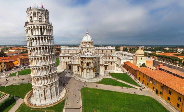 <p>2016 yılında Kahire'deki Mısır Müzesi, Milano Politeknik ve Pisa Üniversitesi'ndeki araştırmacılar, karmaşık bir şekilde süslenmiş ve altın bir kılıf içine yerleştirilmiş, bir göktaşından elde edilen demirden yapılmış bir hançeri duyurdular.</p>

<p> </p>

<p><strong>(Resim: Pisa Üniversitesi)</strong></p>
