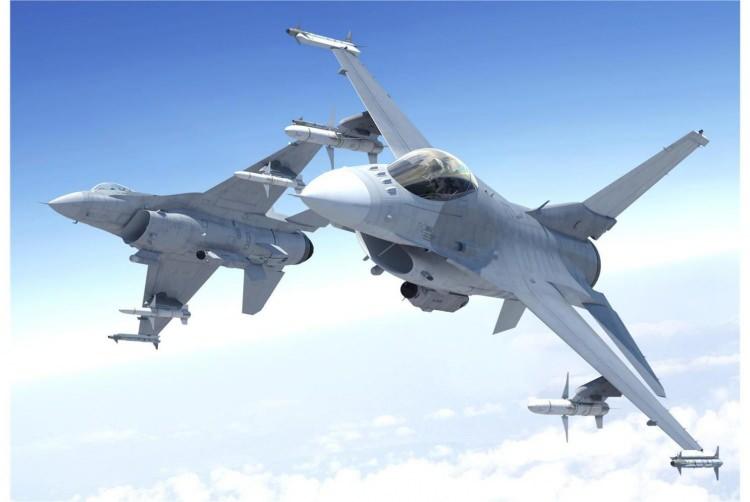 <p> F-16V, F-16 ailesinin en gelişmiş versiyonudur. Sistemin en dikkat çeken özelliklerinden biri, APG-83 AESA radarıdır. Söz konusu konfigürasyon, diğer birçok nitelikle birlikte, F-16V’yi bir 4.5 nesil ara çözüm olarak konumlandırıyor.</p>
