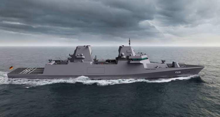 <p>Deniz harp segmentinde 2024 yılında TF-2000 hava savunma fırkateynleriyle ilgili gelişmeleri yakından takip edeceğiz. Zira, TF-2000’ler, açık deniz donanmasına dönüşen Türk Deniz Kuvvetlerinin görev grupları açısından elzem yetenekler. 2024 sonrasında bir diğer önemli konu, milli denizaltı projesi olacak. </p>
