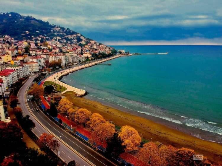 <p><span style="color:#000080"><em><strong>ORDU</strong></em></span></p>

<p>Eski adı “Kotyora”dır. Halk tarafından bu isim değişikliğe uğramıştır.</p>
