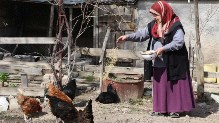 <p>Bursa'yı ise 117 bin 401 ile Balıkesir, 117 bin 251 ile Bursa, 116 bin 12 ile Mersin, 114 bin 808 ile Konya, 103 bin 706 ile Kocaeli takip etti.</p>
