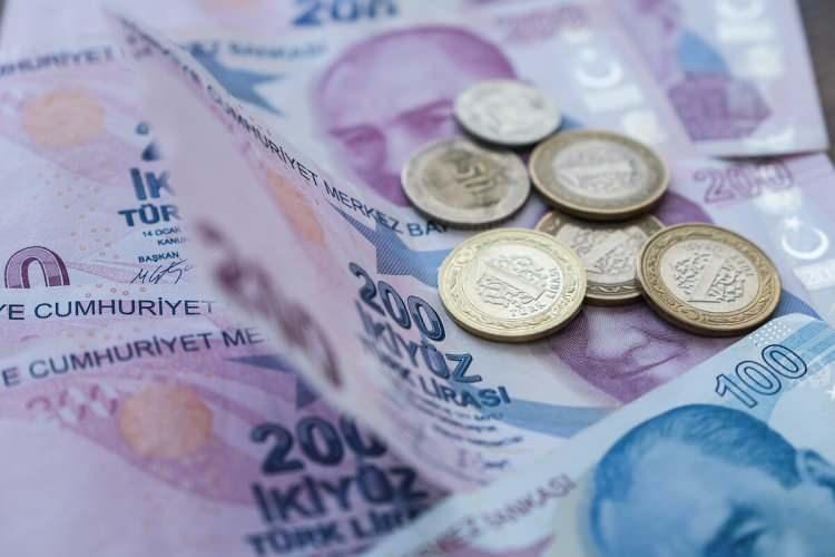 <p>Emekli aylığı ile birlikte sürekli iş göremezlik geliri alanlar ise sadece emekliliğinden dolayı 3000 lira ikramiye alacaklar.</p>
<p>Emekli veya hak sahiplerinin nisan ayı içinde fakat bayram öncesi vefatı durumunda, bayram ikramiyesini hak sahipleri alabilecek.</p>
