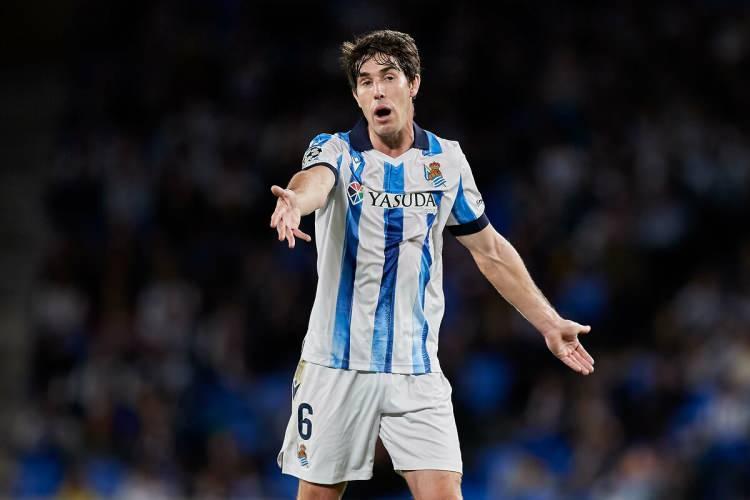 <p>Aritz Elustondo<br />
<br />
Real Sociedad<br />
<br />
11 Yıl 7 Ay</p>
