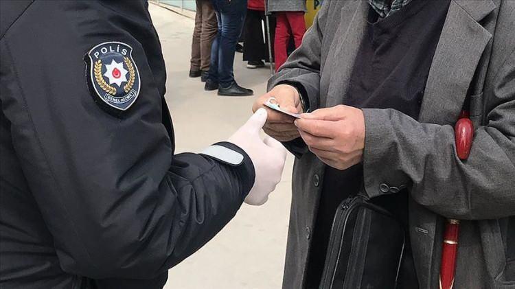 <p>Suçla daha etkin mücadele edilebilmesi ve caydırıcılığın sağlanması amacıyla bir günlük adli para cezasının alt sınırı 20 liradan 100 liraya, üst sınırı 100 liradan 500 liraya yükseltiliyor.</p>