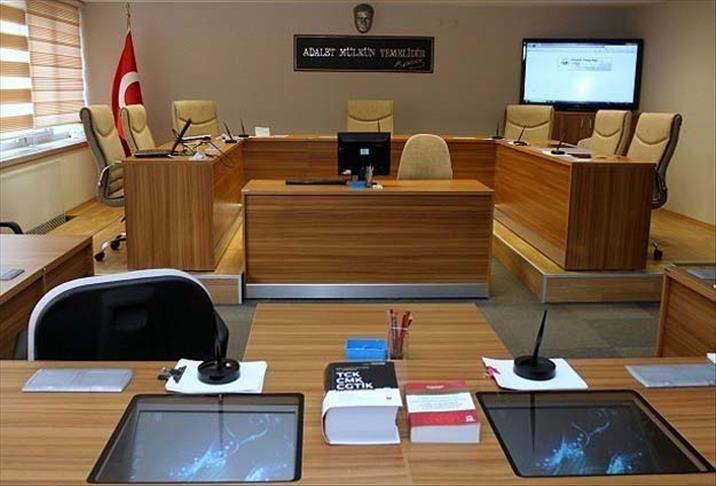 <p>Anayasa Mahkemesinin bazı kararları uyarınca uzun yargılamadan kaynaklı ihlal iddiaları bakımından daha kolay erişilebilir, hızlı işleyen ve birincil nitelikte bir başvuru yolu oluşturuluyor ve ilgiliye Tazminat Komisyonuna müracaat imkanı tanınıyor.</p>

<p>Özel nitelikli kişisel verilerin işlenme şartları, güncel ihtiyaçlar ve Avrupa Birliği Genel Veri Koruma Tüzüğü nazara alınarak yeniden düzenleniyor.</p>
