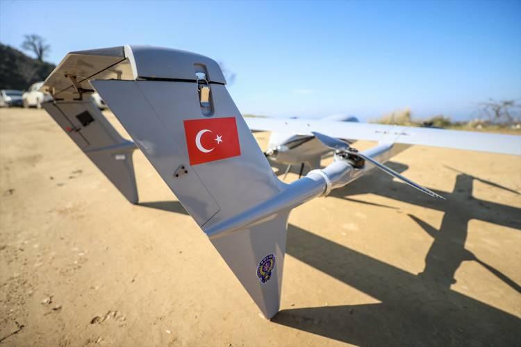 <p>Kıyı kesimindeki renk farklılıklarına odaklanan İHA, havada 2 saat kalabiliyor.</p>
